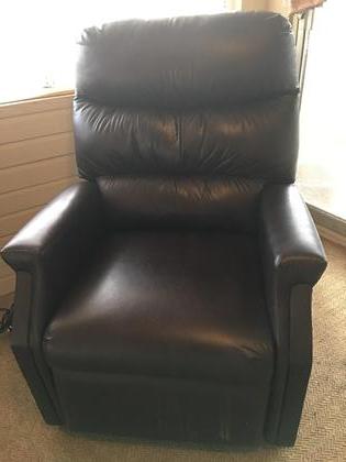 Leather Lift Chair Recliner Very Good Condition