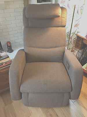 Human Touch Perfect Chair PC-8500 Zero Gravity Recliner