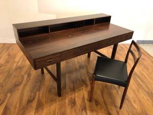 Awesome Danish Rosewood Partners Desk (Renton / Delivery)