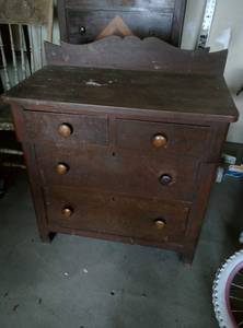 Very old vintage side wood dresser (Fargo)