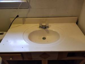 Free vanity sink (Clay city)