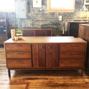 Mid-Century Credenza / Lowboy by Broyhill (S. Mpls)