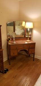 Vanity with beveled edge mirror's