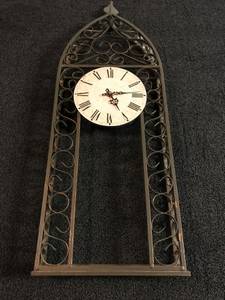 Vintage Iron Battery Powered Wall Clock - Excellent Working Clock (Wahpeton ND)