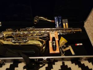 Selmer tenor sax, 2 Google Pixel phones, Kilim rug, more! (Richland)