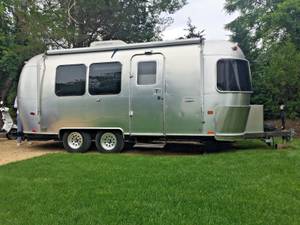 Extra sofa bed 2003 Airstream International camper
