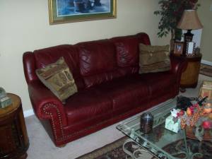 LEATHER COUCH ( bold rustic reddish color ) (woodstock, ga.)