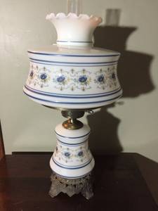 Vintage Quoizel Table Lamp (Goshen)