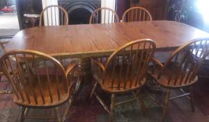 Amish Oak Table, Chairs, Hutch & Mirror (Carroll County)