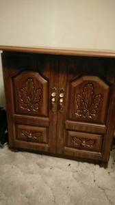 Solid oak end table w/ storage (Winnemucca)