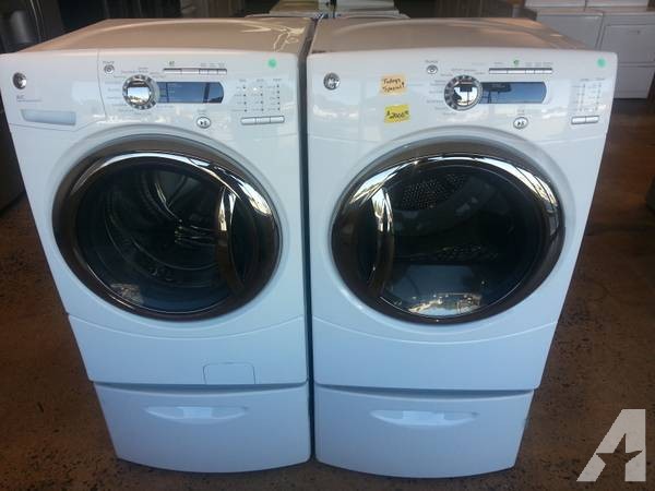 Ge F/L Washer and Dryer Set on Stands