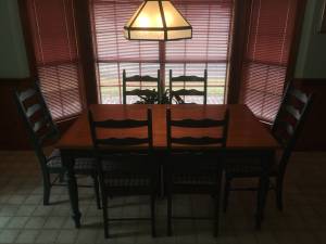 Solid Oak Dinette Table with 6 Chairs (Houma, LA)