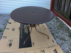 Metal patio table (Ashville)