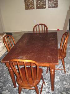 Kids Table and Chairs (Bloomfield)