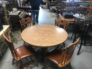 oak dining table 4 chairs 1 leaf (Marion/Southington)