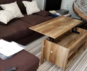 Traditional lift-top storage coffee table- Oak