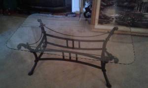 Like new !! Gorgeous coffee table glass top (Lansdowne)