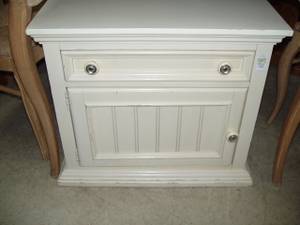 Beige End Table (Fort Worth)