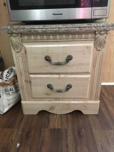 marble top end table (lake charles)