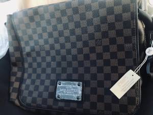 Louis Vuitton 51211 Damier Brooklyn MM Messenger Bag (California, mo)