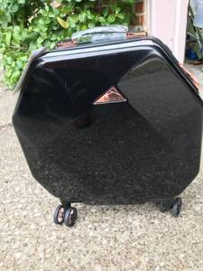 New Black rolling Suitcase (Bashford Mn)