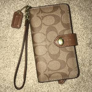 Authentic Coach wristlet phone wallet (Schaumburg Il)