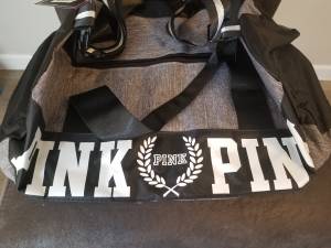 VS pink duffle bag (New)