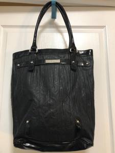 Large guess tote bag. In GUC. Slight ware in the back straps as pictur (Raleigh)