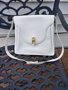White Leather Chic Vintage1970s Swiss Made Bag Purse Handbag (Redford)