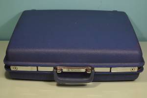 Vintage Samsonite Hard Shell Lockable Travel Suitcase & Original Key (Roseville)