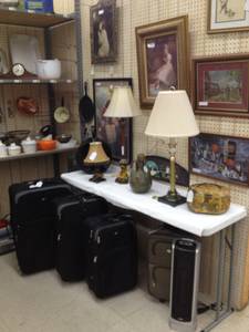 3 piece Pierre Cardin luggage set (like new) black / gray (Jeffersonville