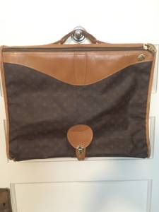 Authentic Louis Vuitton Garment Bag. Excellent condition. (Midtown Memphis)