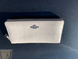 Coach Embossed Croc Soft Wallet F21830 White Chalk (Queens)