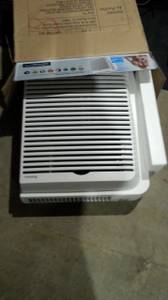 Holmes HAP756-NU Air filter Like New (Downtown)