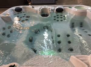 HOT_TUB_WITH WARRANTY!! Unbeatable Prices, Will deliver! WOW!!