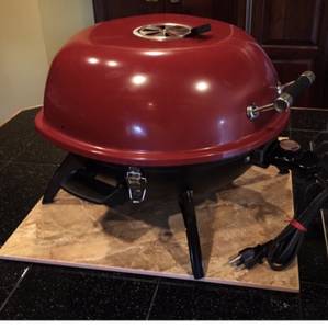 Black and Red Portable 1600-Watt Electric Grill (Mequon)