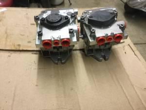 HYDRO GEAR HYDRAULIC PUMPS FOR COMMERCIAL MOWERS (il./wi.border)