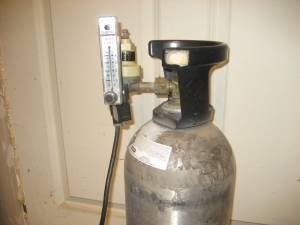Full CO2 tank with flow meter and solenoid (Newcastle)
