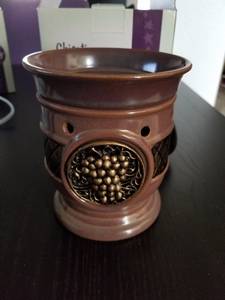 Several New Scentsy Warmers (Thornton)