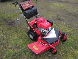 Zero Turn Walk Behind ***( World 28 Inch Twin Blade Mulching) (Graham