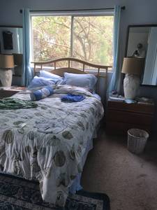 Queen bed,and bedding (Kona paradise)
