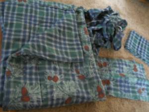 Twin Comforter set w/ comforter, bedskirt, shams, valance