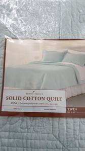 Teal twin bedspread/ quilt( NIP) (Brooklyn Park)