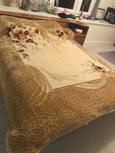 COZY, WARM and BEAUTIFUL Queen Bed BLANKET/ COMFORTER (Lexington)