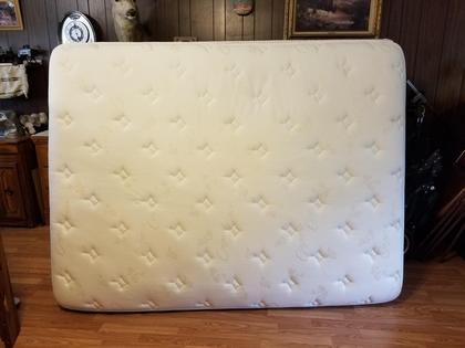 Queen Pillowtop Mattress Set