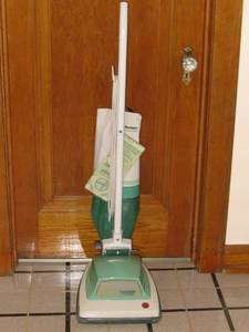 Conventional Hoover Bagged Vacuum (0ld Louisville)