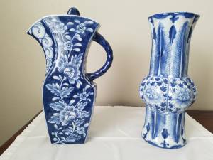 Vase and pitcher set blue and white (Grand forks)
