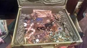 Large lot of costume jewelry (blair)