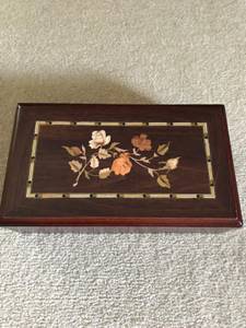 Jewelry Box with Flower Motif (Perryville)