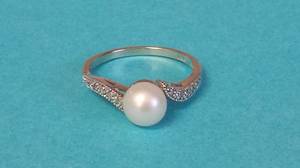 White Gold Pearl/Diamond Ring [New]